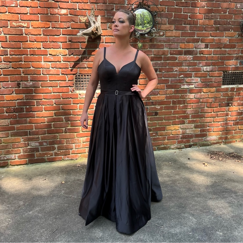 Custom Made Gothic Ballgown Alternative Wedding Dress - Lace Up Corset & Slit - Picture 4 of 17